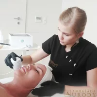 Dlaczego gwiazdy kochają Cryolift? Skuteczny liftingujący zabieg bankietowy