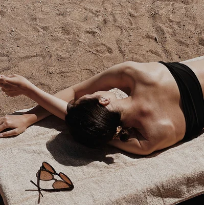 How long do you have to wait for laser therapy after tanning? A practical guide