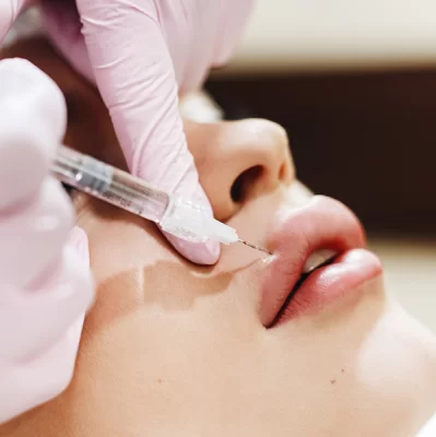 What is hyaluronic acid and how does it work on the lips?