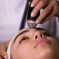 Advanced next-generation hydrodermabrasion DermaClear 30% off