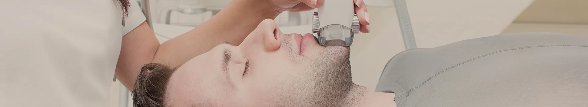 Treatments for smoothing the skin and tightening the pores for men